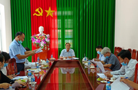 Ông Nguyễn Văn Tình chủ trì cuộc họp về công tác tuyên truyền trên địa bàn.