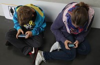 Số lượng trẻ em sử dụng Internet ngày càng tăng trên toàn cầu. (Ảnh: Getty)