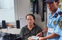 Bảo vệ bệnh viện trả lại 100 triệu người thăm bệnh đánh rơi