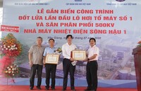 Lãnh đạo PVN trao bằng khen cho các cá nhân, tập thể có thành tích trong quá trình thi công NMNĐ Sông Hậu 1
