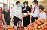 Vải thiều Bắc Giang sẽ chính thức lên sàn Lazada thông qua 2 gian hàng chính hãng của VinMart và FoodMap.