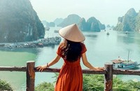 Tỉnh Quảng Ninh đón khách nội tỉnh.