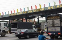 Tổng cục Đường bộ Việt Nam yêu cầu tạm dừng tất cả trạm thu phí BOT tại 19 tỉnh, thành đang thực hiện giãn cách theo Chỉ thị 16. Ảnh: Tuổi trẻ