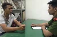 Đi xe máy không gương, không biển số còn đánh vào mặt CSGT