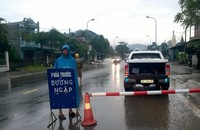 Bão suy yếu thành áp thấp nhiệt đới, loạt phố Hà Nội có thể ngập úng