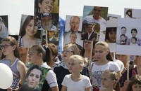 Gia đình các nạn nhân MH17 kỉ niệm 4 năm vụ tai nạn gần ngôi làng Grabovo vùng Donetsk, Ukraina, ngày 17/7/2018