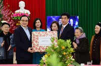 Bí thư Thành ủy Hà Nội Hoàng Trung Hải trao quà Tết tặng Trung tâm Nuôi dưỡng và Điều dưỡng người có công số 2 Hà Nội