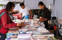 Giới trẻ vẫn thích đọc sách giấy hơn.