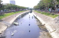 Xử lý ô nhiễm tại sông Tô Lịch vẫn là bài toán khó.
