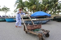 Người dân Đà Nẵng chuẩn bị ứng phó bão số 13.