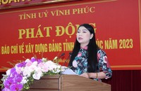 Bà Hoàng Thúy Lan, Bí thư Tỉnh ủy Vĩnh Phúc phát biểu tại buổi phát động Giải báo chí về xây dựng Đảng năm 2023.