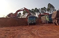 Đất đồi vẫn bị khai thác rầm rộ tại thôn Kiên Tháp, Kiên Tràng.