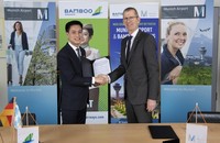 Đại diện lãnh đạo Bamboo Airways và sân bay Munich trao MoU.