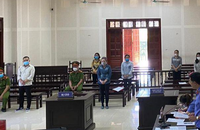 Phiên tòa xét xử 6 đối tượng về hành vi đánh bạc.