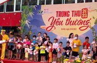 Xúc động chương trình 'Trung Thu yêu thương' tại Bệnh viện Nhi Trung ương