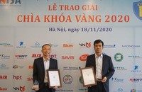 Các đại diện của VNPT Technology nhận giải thưởng.