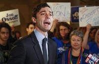 Ứng cử viên đảng Dân chủ Jon Ossoff giành chiến thắng trong cuộc đua vào Thượng viện tại bang Georgia. (Ảnh: AP)