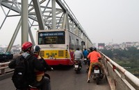 Cầu Chương Dương đang xuống cấp nghiêm trọng.