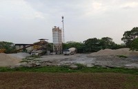 Người dân phản ánh trạm trộn bê tông Hà Hải (ở TP. Hải Dương) xả thải trực tiếp xuống kênh