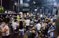 Tại thời điểm kiểm tra cơ quan chức năng phát hiện 12 người tàng trữ, sử dụng ma túy trong quán Ruby Club 18