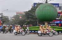 Lực lượng Cảnh sát giao thông, Công an tỉnh Tuyên Quang tăng cường đảm bảo trật tự an toàn giao thông hướng về Đại hội đại biểu Đảng bộ tỉnh lần thứ XVII.