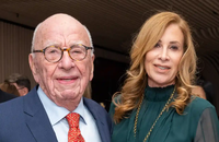 Ông trùm truyền thông Rupert Murdoch và bà Ann Lesley Smith. Ảnh: Twitter.