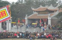 Đền Cờn mùa lễ hội.
