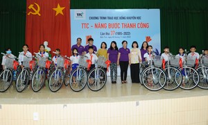51 chiếc xe đạp được trao tặng đến các em có hoàn cảnh khó khăn