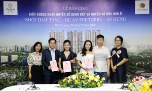 Văn Phú - Invest trao giấy chứng nhận quyền SDĐ và quyền sở hữu nhà ở khối thấp tầng tại The Terra - An Hưng