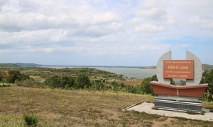 Một góc đầm Ô Loan.