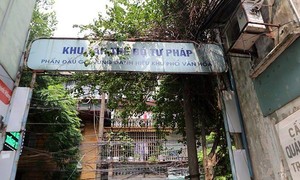 Khu tập thể Bộ Tư Pháp là một trong 4 khu chung cư cũ có nhà nguy hiểm cấp D cần cải tạo, xây dựng lại gấp.