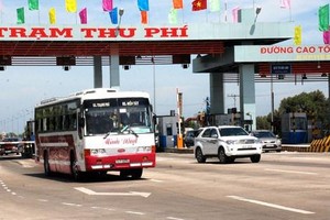 Bắt 5 cán bộ trạm thu phí cao tốc TPHCM - Trung Lương