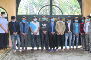 11 đối tượng tổ chức đánh bạc và đánh bạc.