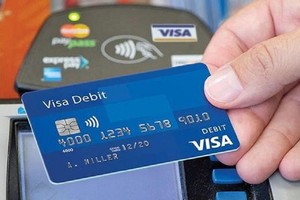 Ảnh hưởng bởi dịch Covid-19, các ngân hàng Việt Nam kiến nghị Visa và MasterCard miễn, giảm nhiều loại phí