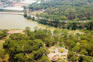 Toàn cảnh khu du lịch hồ Than Thở.