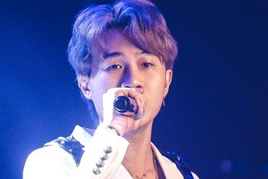 Nam ca sĩ Jack và gia đình tố công ty quản lý ăn chặn, bóc lột và xâm phạm đời tư.