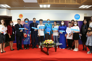 Các đại biểu dự Lễ kỷ niệm Ngày Trẻ em Thế giới 2021 nêu bật tầm quan trọng của sức khỏe tâm thần khỏe mạnh cho trẻ em.