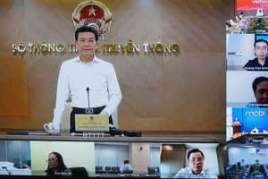 Bộ trưởng Bộ Thông tin và Truyền thông Nguyễn Mạnh Hùng phát biểu tại cuộc họp trực tuyến chiều 2/8.