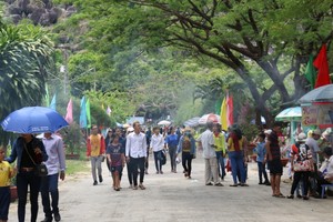 Tức Dụp “lửa” và “hoa”