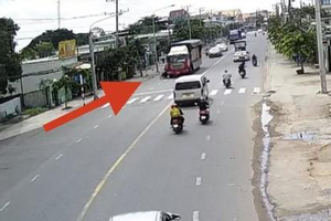 Tin giao thông đến sáng 27/6: Đứng ven đường, cháu bé 4 tuổi bị cuốn vào gầm xe tải; Nam thanh niên bị xe trộn bê tông cán