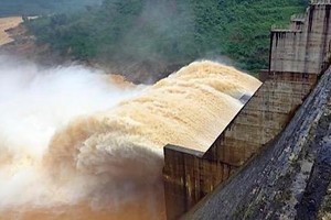 Hồ thủy điện Đak Mi 4 vận hành xã lũ (ảnh minh hoạ).