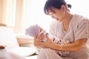 Công ty nợ BHXH, người lao động có được hưởng chế độ thai sản không?
