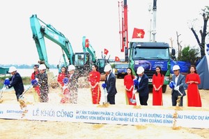 Khởi công xây dựng Dự án thành phần 2 - cầu Nhật Lệ 3 và đường 2 đầu cầu.