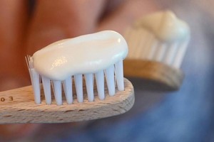 Các nhà nghiên cứu gợi ý rằng bệnh Alzheimer’s có thể được ngăn ngừa bằng kem đánh răng. Ảnh: Global Look Press