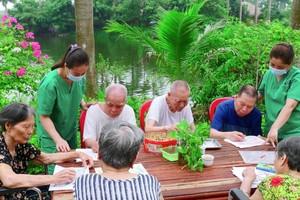 Người trẻ tính chuyện dành tiền vào viện dưỡng lão