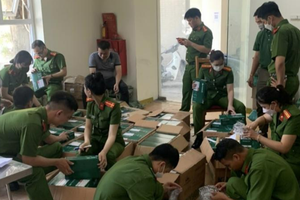 Lực lượng chức năng thu giữ lô hàng lậu