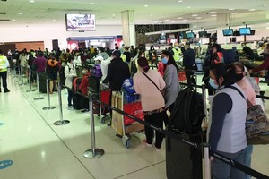 Đưa các công dân về nước.