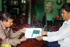 Tăng cường giúp người dân giải làm hồ sơ tại nhà sẽ góp phần phòng dịch Covid-19.