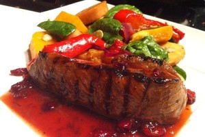 Món ăn từ thịt đà điểu.