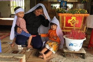 Hoàn cảnh của mẹ con chị Nhung rất cần được sự sẻ chia, giúp đỡ của cộng đồng